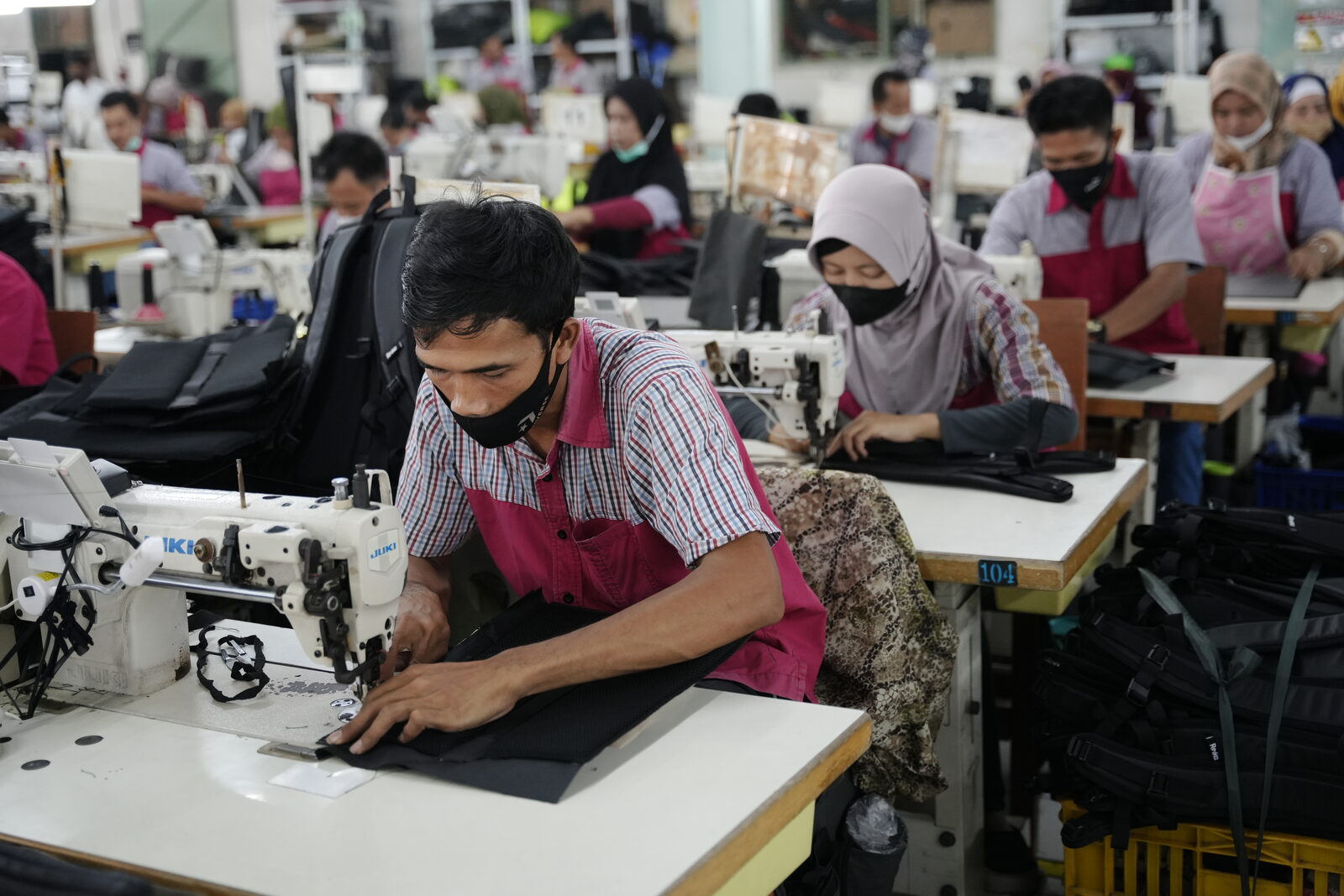 Meeting with factory workers to discuss production