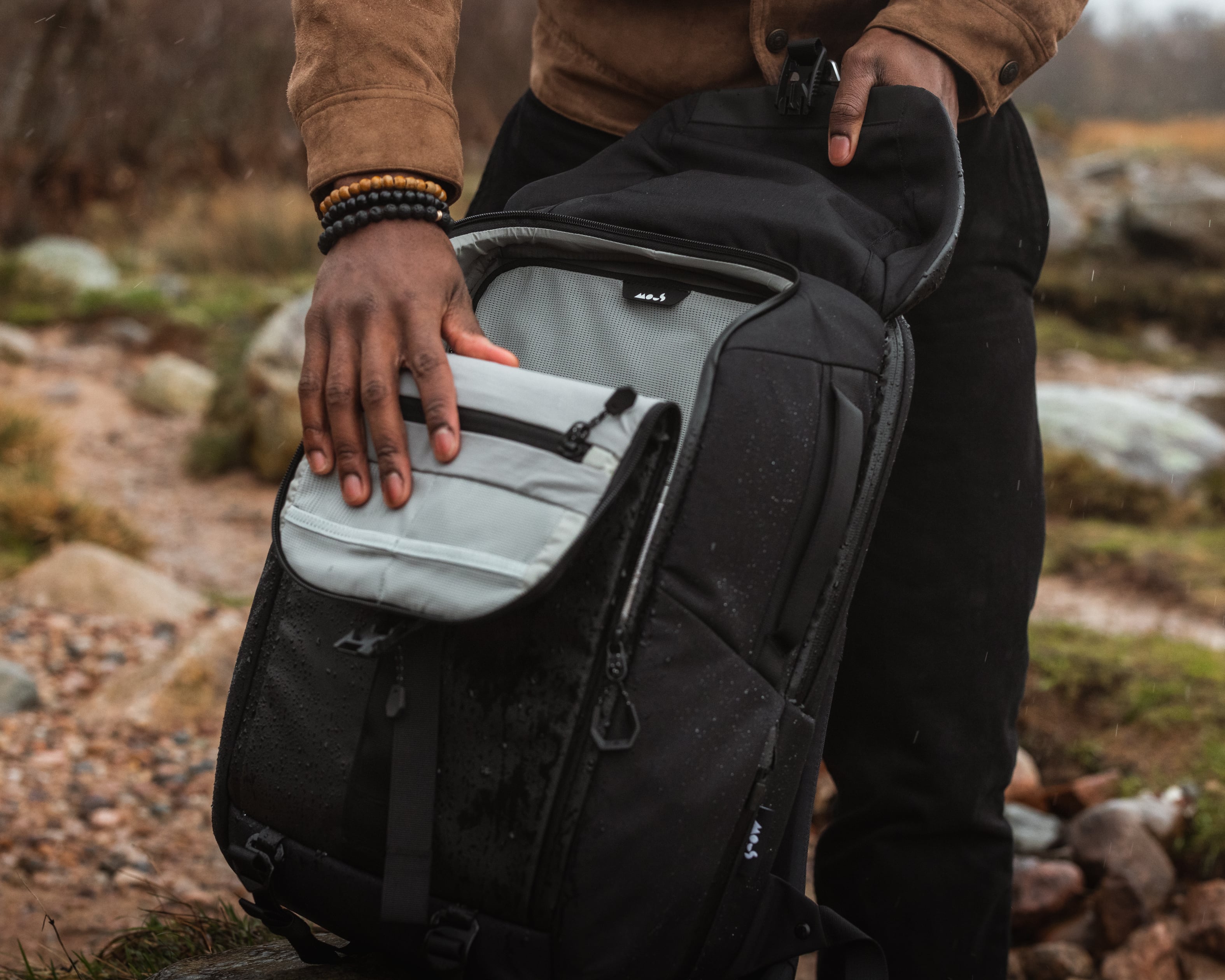 Mous bag construction detail, hardware and materials