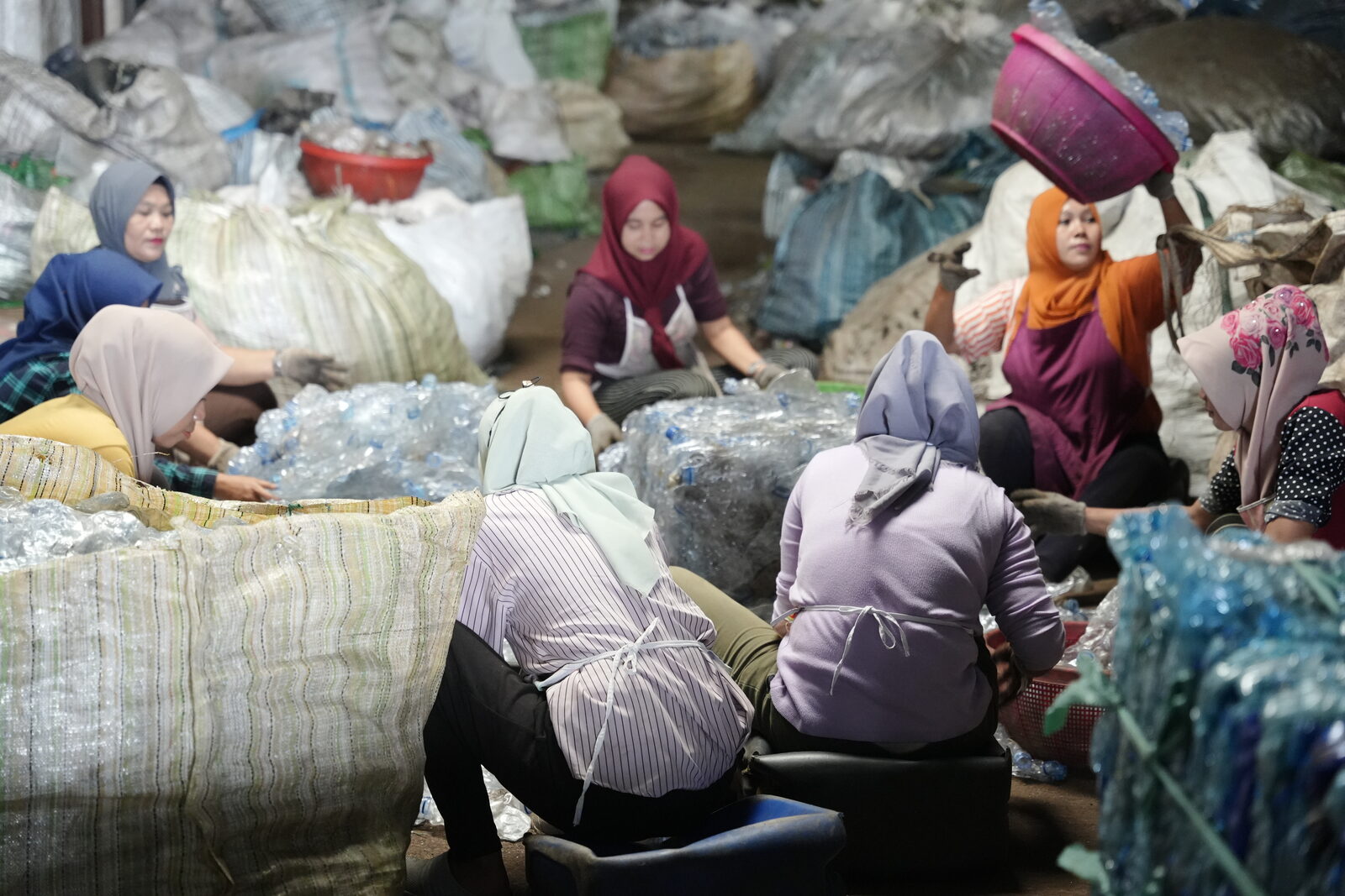 Reika Roll Top lifestyle detail