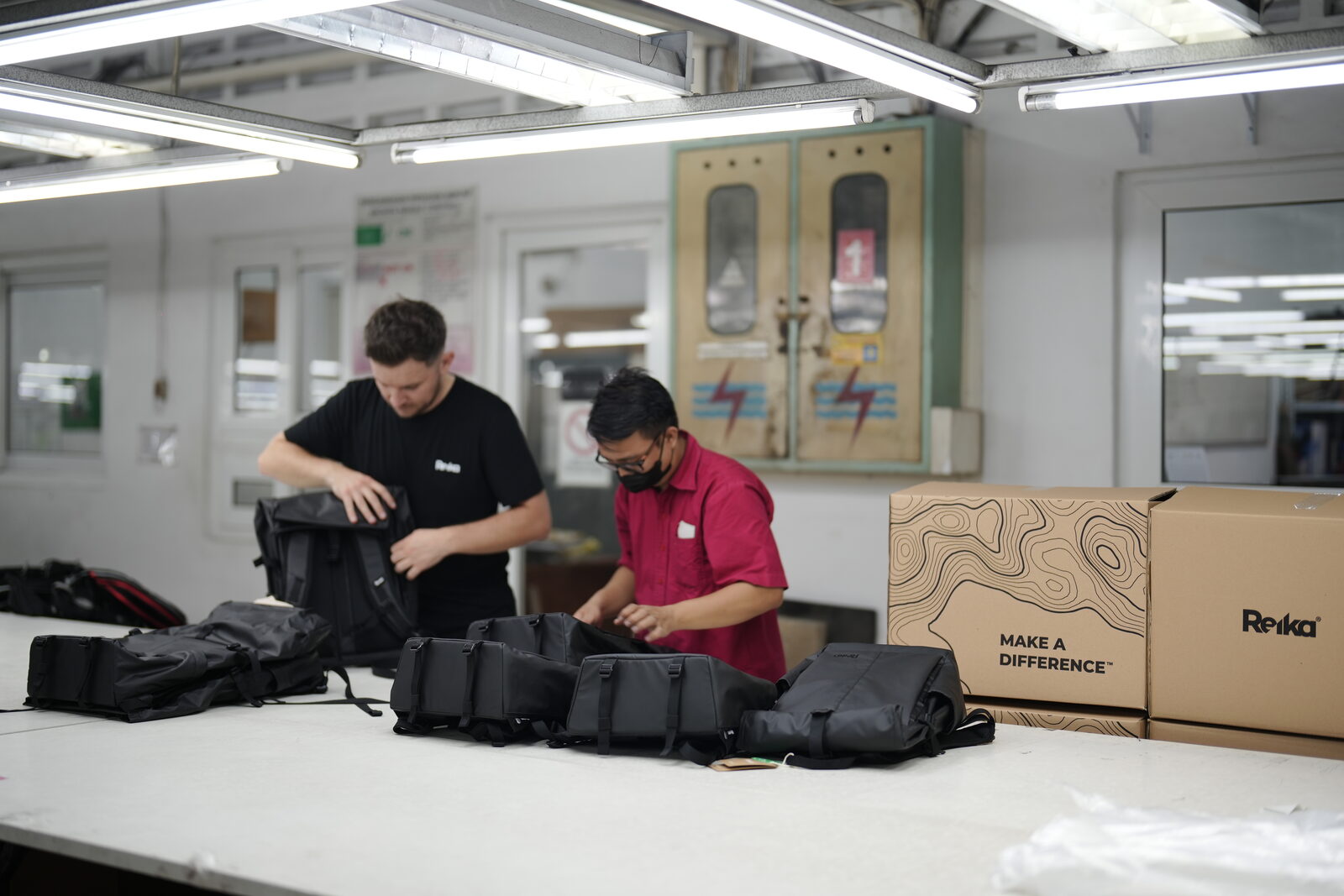 Reika Roll Top lifestyle, walking shot