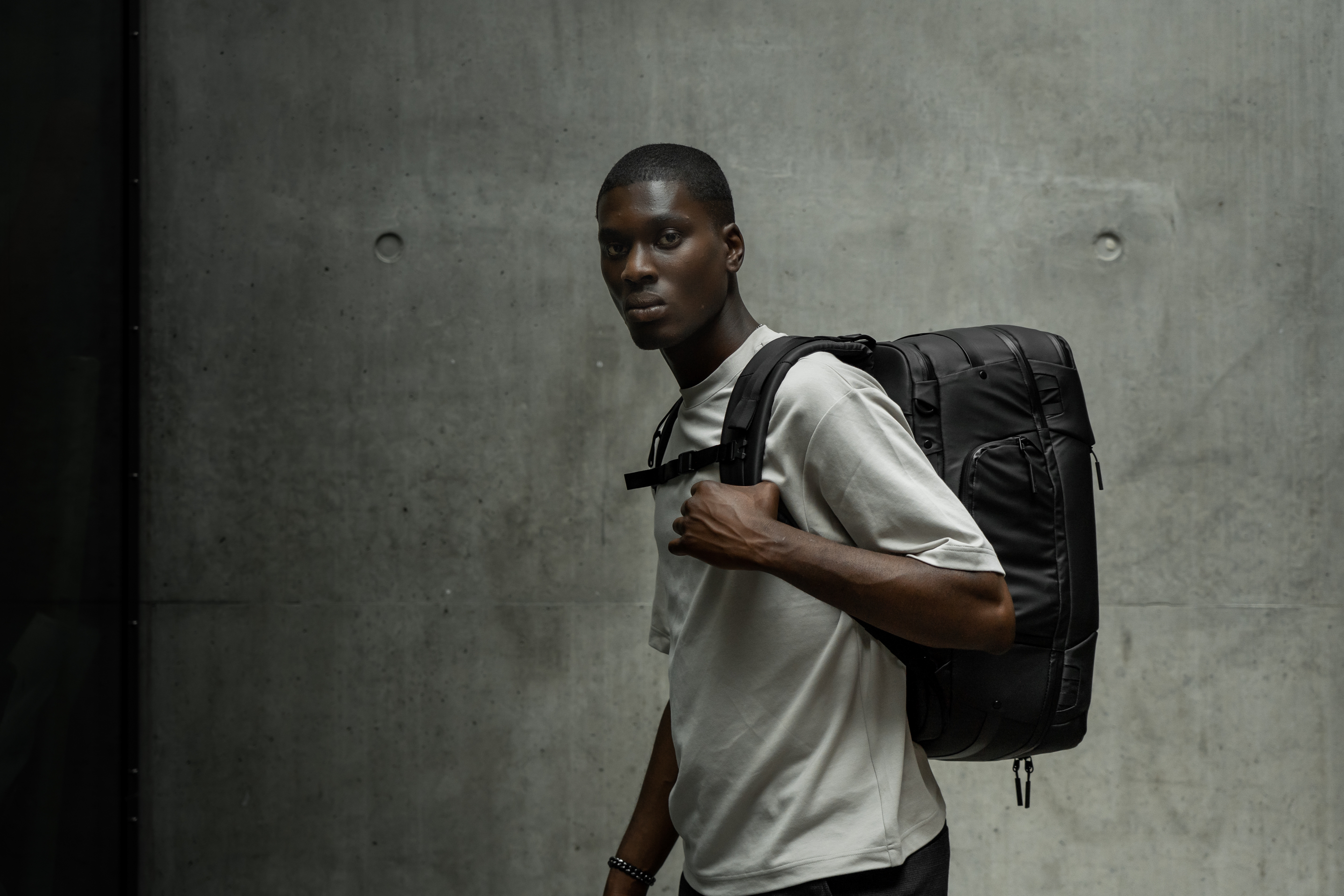 Reika Travel Pack lifestyle carry, travel ready